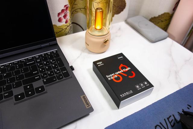 固态的速度、U盘的便携，aigo USSD U393有点“迪奥”