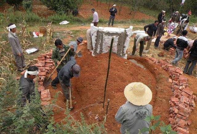 北大教授吴飞呼吁恢复土葬，火葬把人当垃圾处理，是对死者不尊重