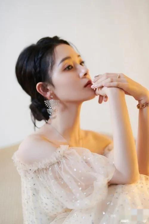 春夜梦江南，红尘醉蹁跹