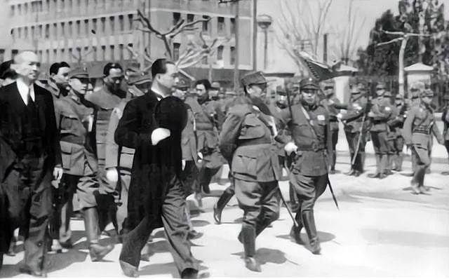 1942年潜伏在日伪心脏的中共特工送来手绘图，粟裕：枪毙电报科长