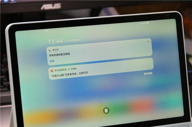 华为首款小精灵学习智慧屏体验，搭载鸿蒙系统，专为孩子打造