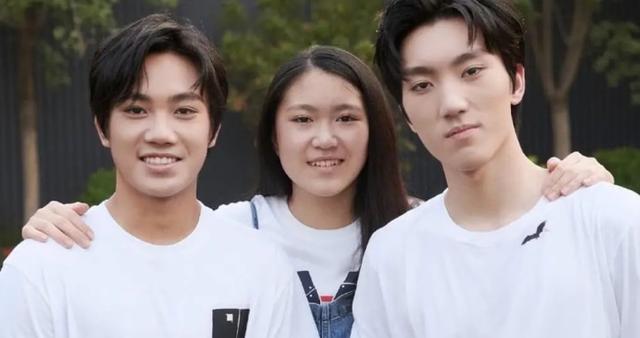 龙生龙凤生凤，张艺谋子女个个都优秀，次子张壹丁被7所大学录取