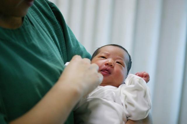新生宝宝的神奇本能，了解后才能让宝宝吃饱喝足，健康成长