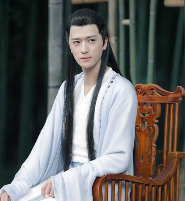 “绝世男鲛人”别硬演，有人是惊艳时光，有人却成了“灾难现场”