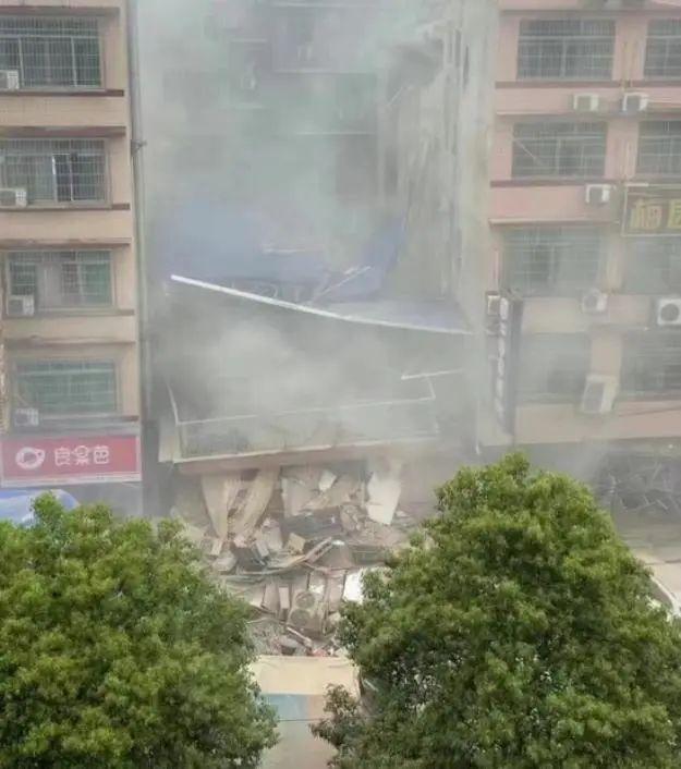 长沙自建房倒塌事故致53人遇难，相关责任人将承担什么法律责任？