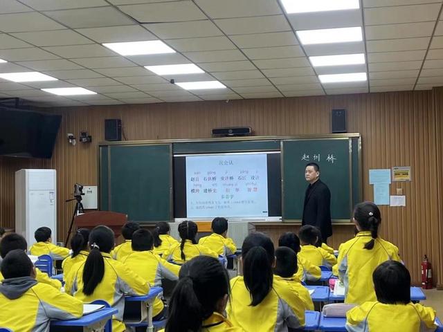 历经磨练 不负芳华——磁钟乡中心学校语数优质课赛讲活动