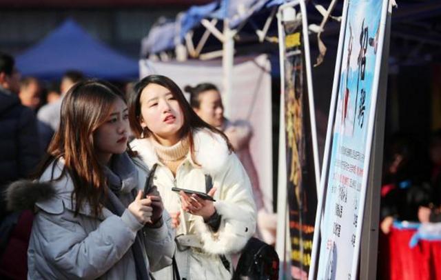 3大“亮红灯”的大学专业,多所高校已撤销,市场营销最没前途?