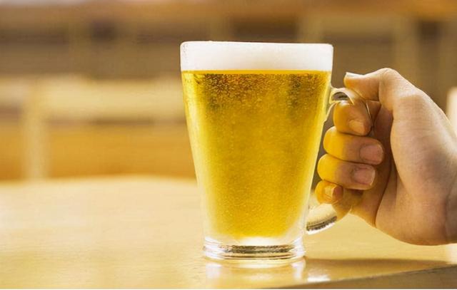 每天一瓶啤酒，长期喝会伤害身体吗？爱喝酒的人不妨多了解一下