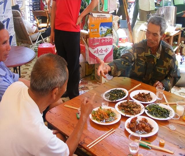 酒龄越大越要忌口？人过60，牢记“3不吃3不喝”，管住嘴福气自来