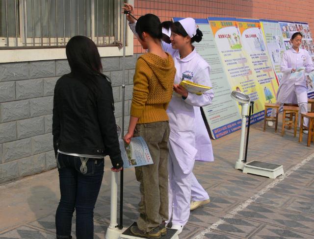 早上量身高1米8，下午量却1米78，身高还会倒着长吗？