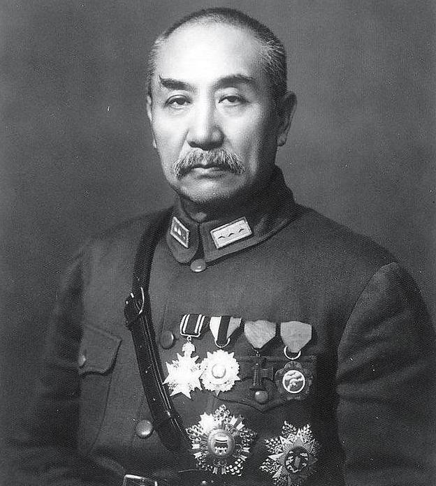 军长李服膺：与日寇激战后归来，定性为擅自撤逃，被连长一枪打死