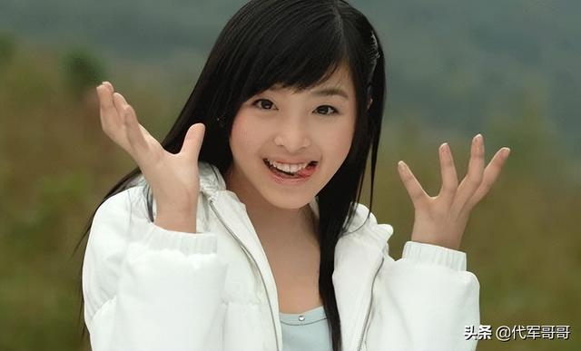 她15岁凭一首歌成名，事业受挫后抑郁爆肥，如今33岁美成这样？