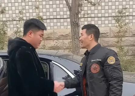 嘎子诉苦：住五亿豪宅出行不方便，开库里南，每天要200多管理费