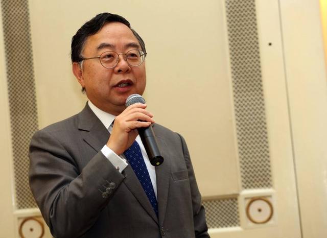香港约3万病人等入院，李嘉诚捐4千万后，收租大王陈启宗也出手