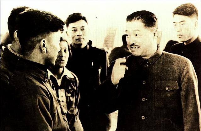 贺龙战功显赫，毛主席为什么不让他去军队，却让他当体委主任？
