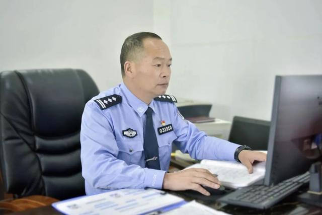 惩恶扬善扶正义 严打犯罪护民安——记株洲市公安局荷塘分局党委副书记、副局长陈庚社