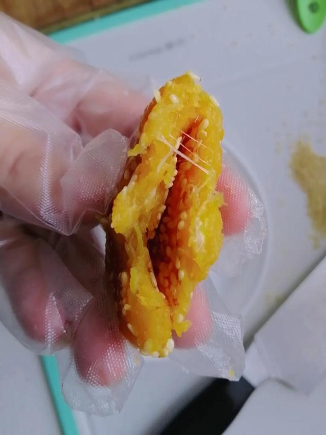 宝宝爱吃的辅食——红薯奶酪饼