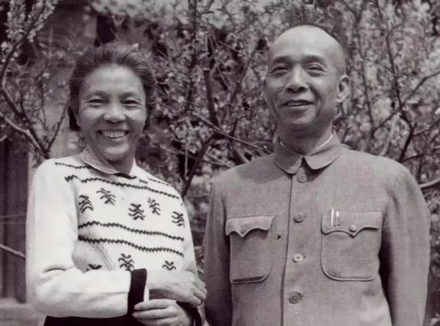 李富春病逝后，蔡畅泣不成声，邓小平轻声安抚：周总理让你多保重