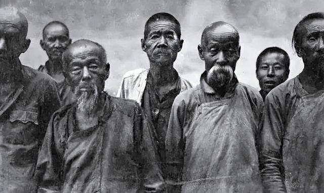 中国100年前百姓生活的老照片，不是电视剧中那样