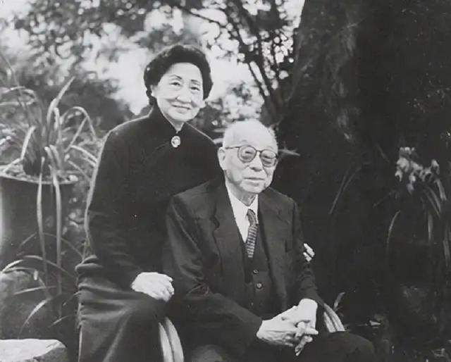 于凤至病逝海外，墓碑上留下四个字，前夫张学良见之老泪纵横