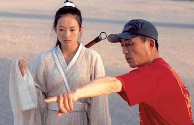 接烂剧、装少女、敷衍观众，这些曾经的好演员，也为“钱”折腰了