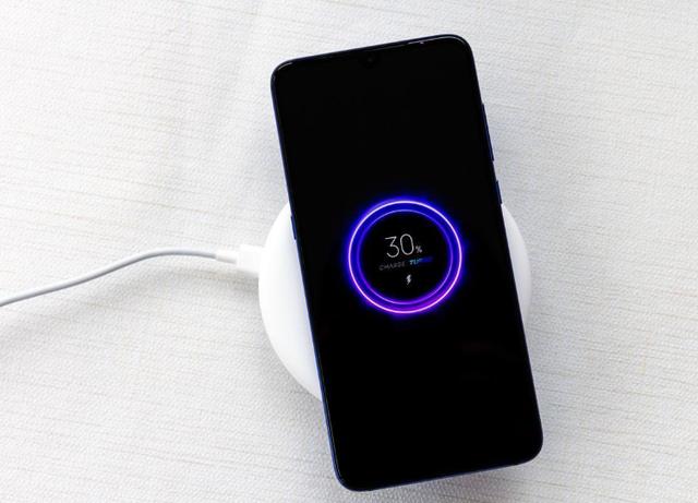 苹果、小米、酷派均上玻璃机身，金属机身为何被淘汰？网友：怕了