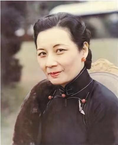 蒋介石逝世后，宋美龄远走美国，她晚年靠什么维持奢华的生活？