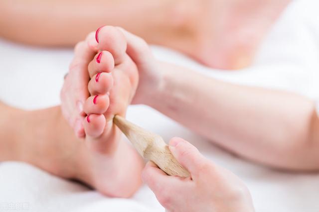 寒气从脚起，脚受凉会引发4种疾病，做好4件事，让双脚变暖