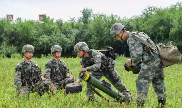 俄乌战争标枪大出风头，中国版“标枪”比之如何？更大更粗更强