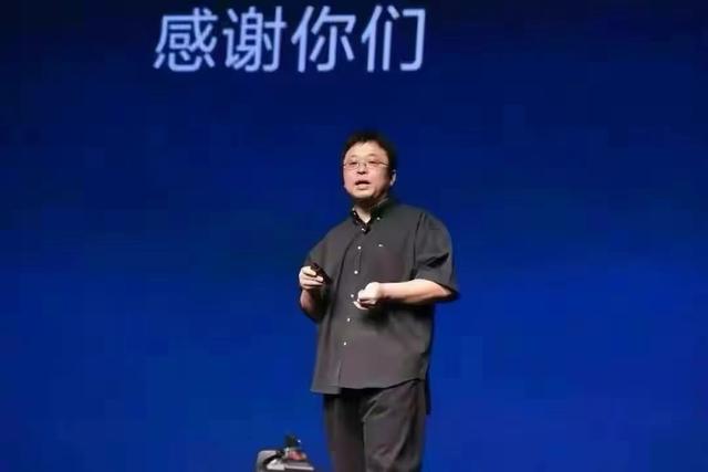 罗永浩吐槽索尼电视遥控器：人类设计过最差的了，建议开除设计师