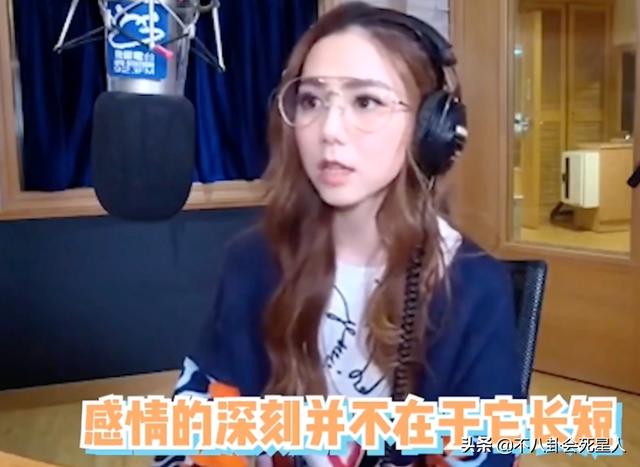 当明星与前任重逢，有人尴尬，有人偷看，还有人哭了