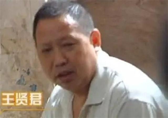 丈夫去世待火化，次日穿着寿衣坐在客厅，妻子：谁还敢跟他一起住