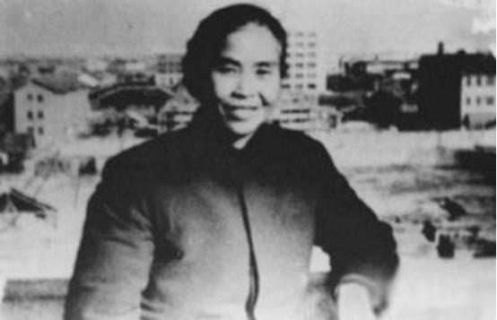 毛主席逝世后，李敏望着守灵人名单，提醒：落下了我的哥哥贺麓成