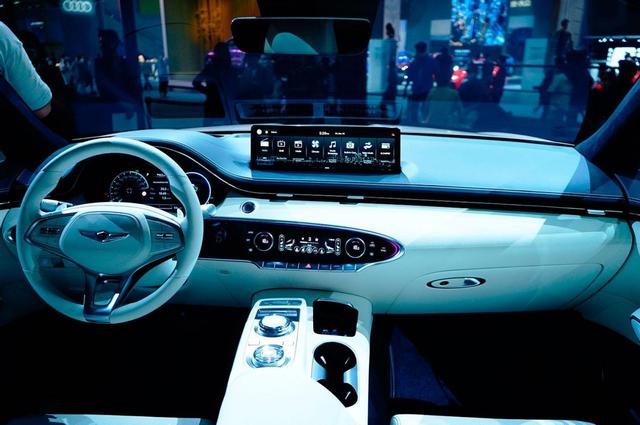 零百加速4.5秒 智能电动四驱 有个性够豪华 捷尼赛斯GV70实拍简评