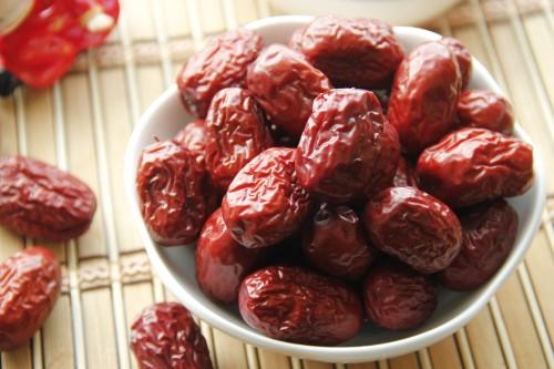 医生提示：经常失眠别担心，多吃这3种“安神水果”，可有效缓解