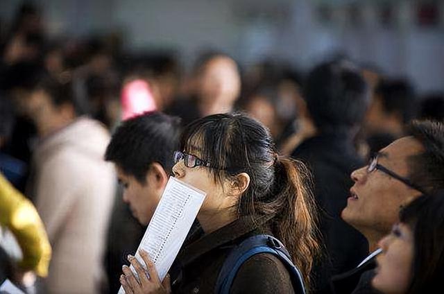 “考研”和“考公”同时上岸，应该怎么选择？过来人告诉你答案