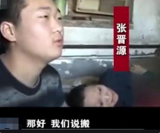 15岁男孩当“钉子户”,断水断电也不搬,背后隐情连拆迁队都心软了