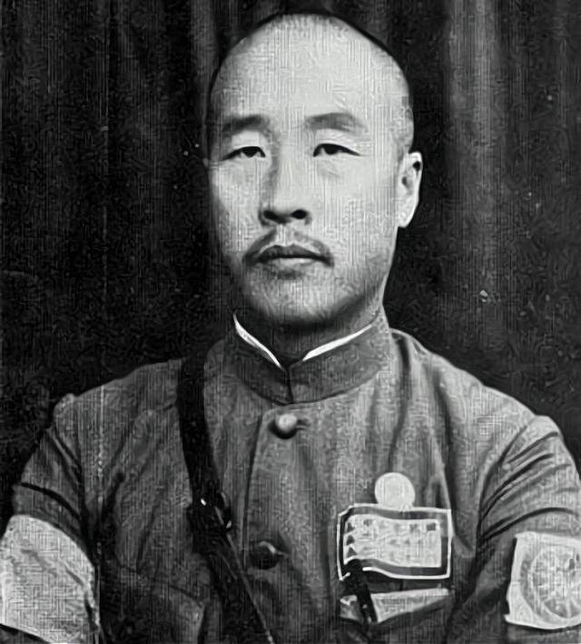 山东滕县的小放牛娃，是如何成为青帮大佬，还做了蒋介石师父的？