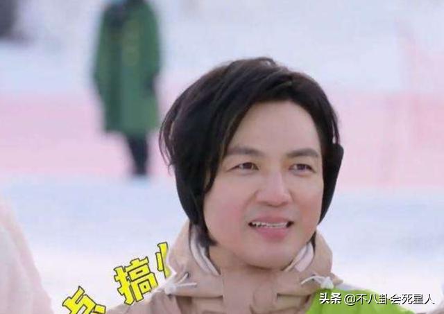 感觉钟汉良的嘴和以前不一样(钟汉良为啥和以前长得不一样了)