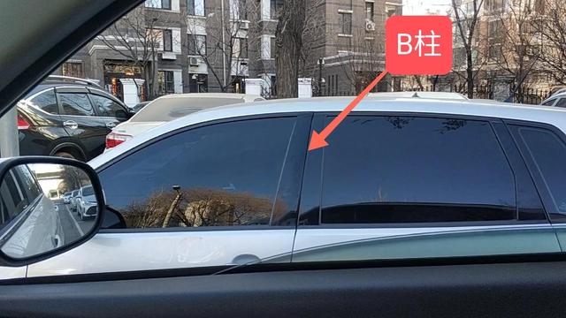 b柱是车上哪个位置图(车b柱位置图解)