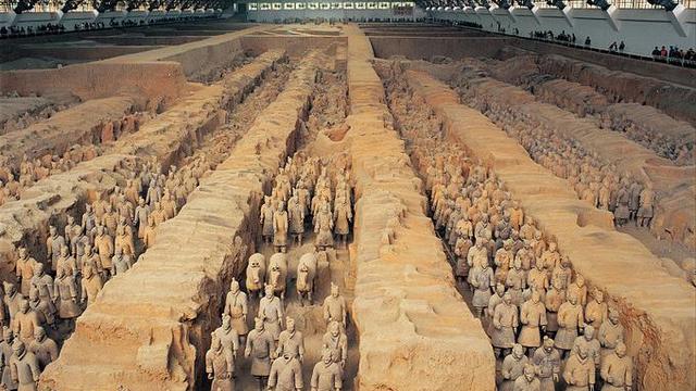 2002年专家再次对秦陵地宫进行勘测，有了新发现，解答了一些谜题
