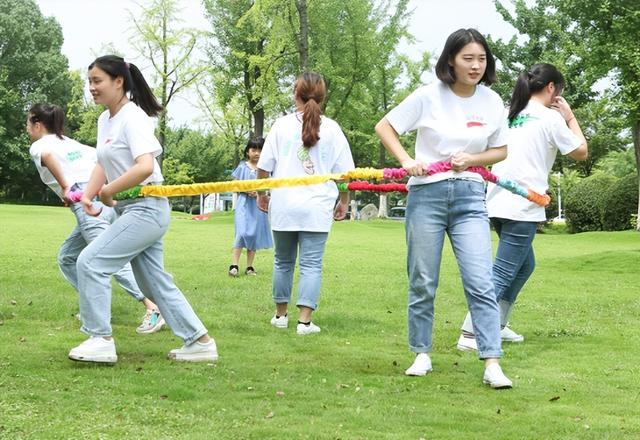 适合三四十人玩的团建游戏(适合30人玩的团建游戏)-天晟网