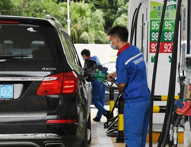 油价大涨，比亚迪停产燃油车，是巧合还是蓄谋已久？