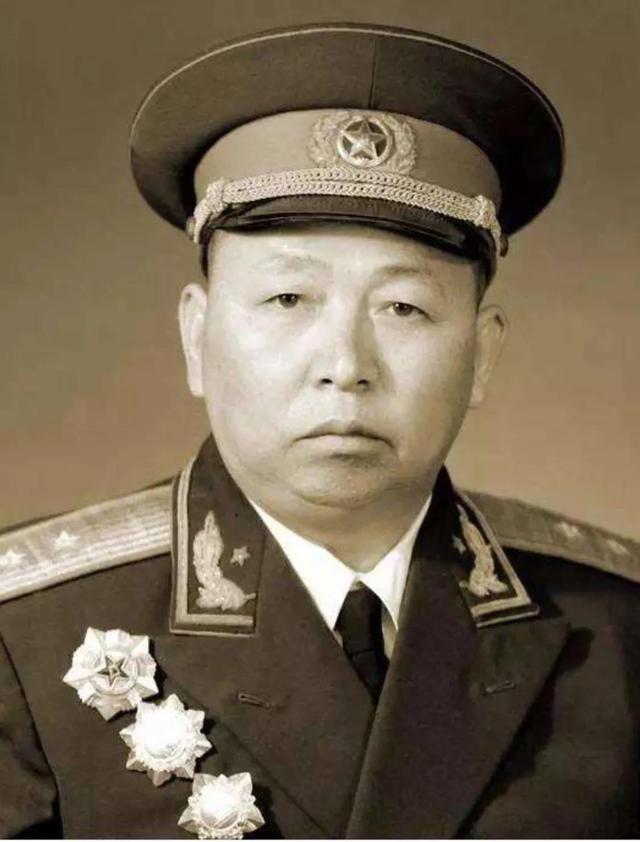1955年首次授衔，177名中将时任职务简述，附各自戎装照片