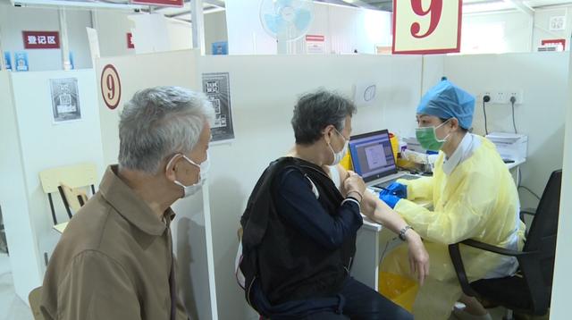 疫情中的最大危机：5600万老人与500万癌症病人未打疫苗
