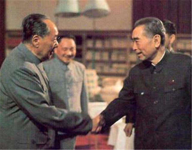 周恩来给毛主席写最后书信后，给张玉凤附条：千万不要在疲倦时念