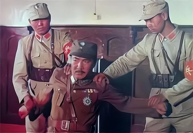 1938年，蒋介石派人“骗”韩复榘开会，随后处决，理由：有10大罪