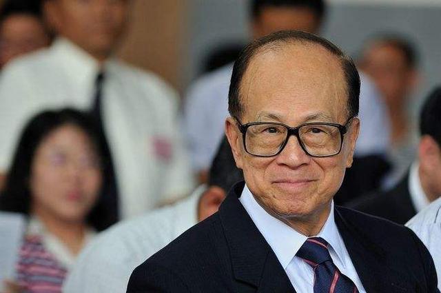 霍英东家族捐1千万，李兆基捐1300万，但都不如李嘉诚的贡献大