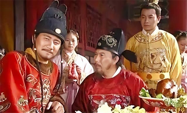朱元璋为何不愿传位给朱棣呢？史学家：谁都可以，就他不行