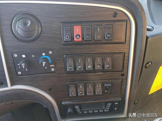 宇通宽体矿用自卸车